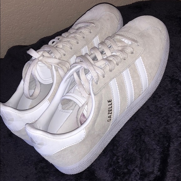 cream colored tennis shoes